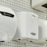 Choisir un sèche-mains pour la maison et les toilettes